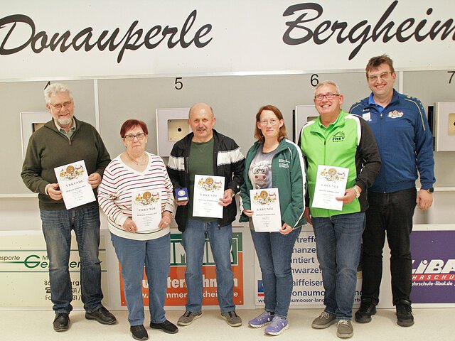 Die Einzelsieger (v.l.) Wolfgang Thim, Christa Fuchs, Hans Albertus, Birgit Heckl, Gottfried Lehmeier und Günter Koller.