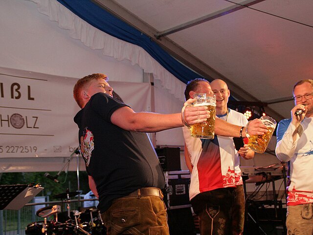 David Rebhan (links) und Michael Reil (2.v.l.) lieferten sich ein Duell auf Augenhöhe.