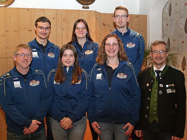 Die neue Gaujugendleitung Schützengau Pöttmes-Neuburg
(v.l.vorne) Daniel Popanda, Antonia Seemeier, Maria Wenger und 1. Gauschützenmeister Markus Mayr 
(v.l. hinten) Thomas Heimisch, Celina Schiele und Justin Ptoschek 
(auf dem Bild fehlen Sanja Mayer und Ninive Mai).