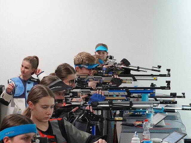 Volle Konzentration beim Preisschießen