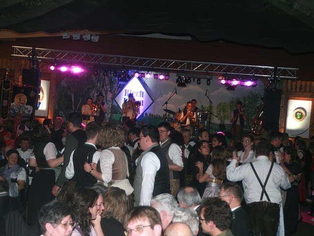 Die Tanzfläche war immer sehr gut besucht beim diesjährigen Gauschützenball.