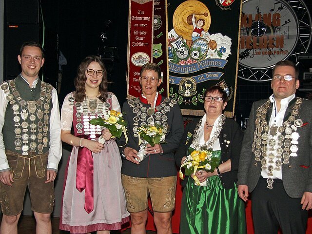 Gaukönige 2023 - von links: Gauschützenkönig-LG "Thomas Alt" (Enzian Sehensand), Gaujugendkönigin "Theresa Golling" (Eintracht Ambach), Gaudamenkönigin "Michaela Meier" (Alpenrose Grimolzhausen), Gauschützenkönigin-LG/LP Auflage "Christa Fuchs" (Einigkeit Heinrichsheim), Gauschützenkönig-LP "Stefan Sigl" (Kaiserburgschützen Oberhausen).
- Foto: Michael Zech -