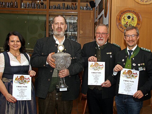 (v.l): Eva Pabstmann (2. Gausportleiterin, Gau ANB), Christian Kistler (1. Gausportleiter, Gau Ingolstadt), Günter Sedlmayer (1. Gauschützenmeister, Gau Ingolstadt) und Markus Mayr (1. Gauschützenmeister, Gau Pöttmes-Neuburg).